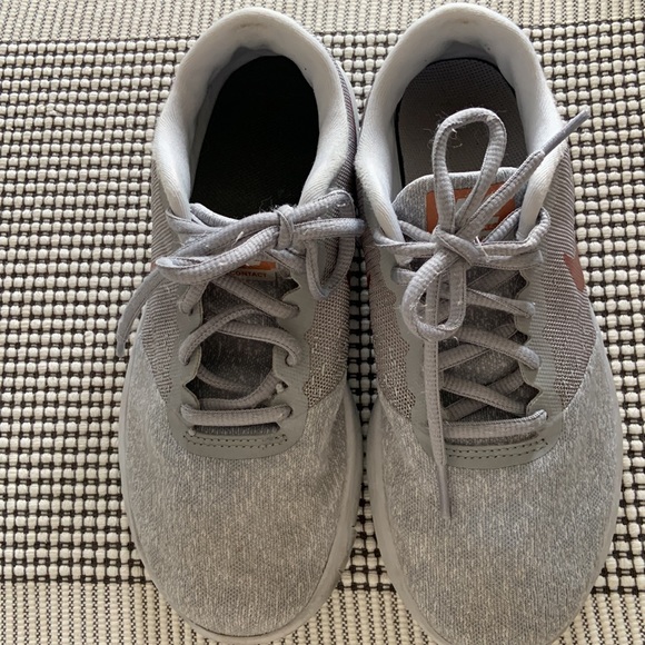 Women’s size 6.5 Nike sneakers. Very good used condition - Picture 2 of 3